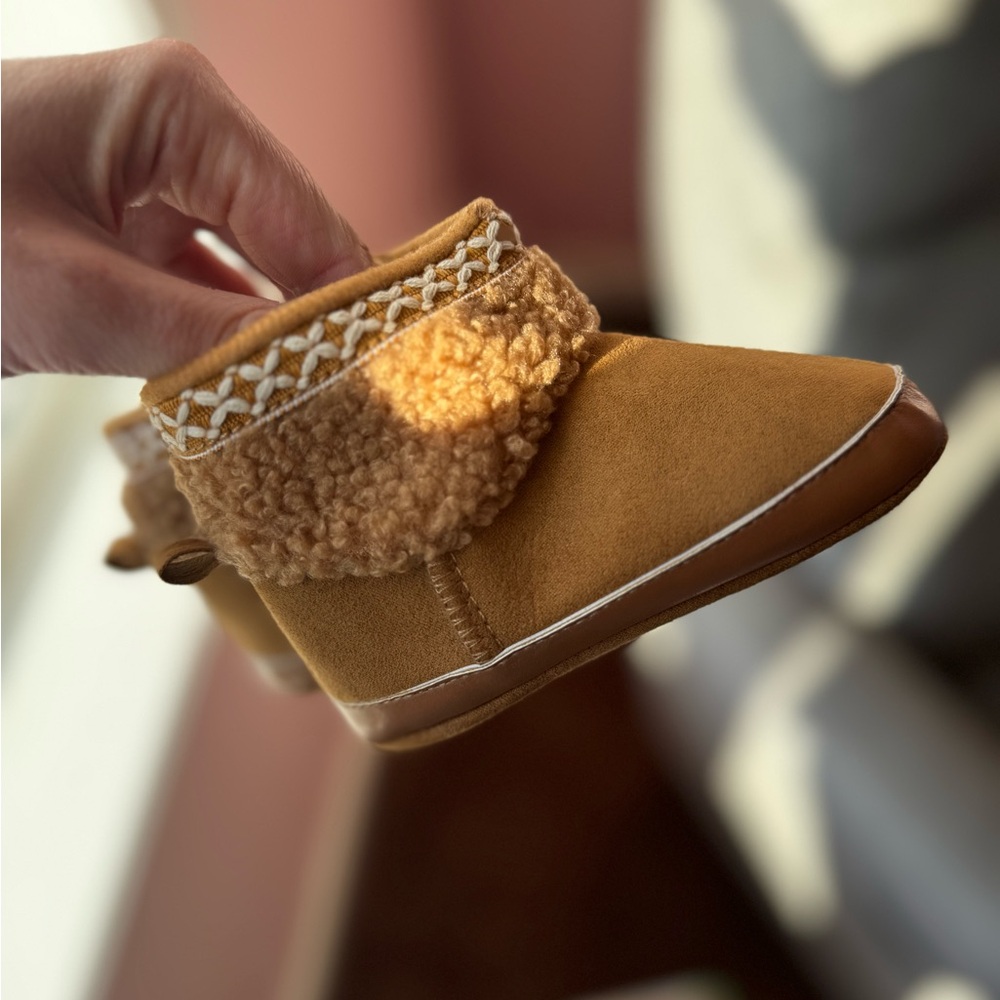 Avalanche brand boots